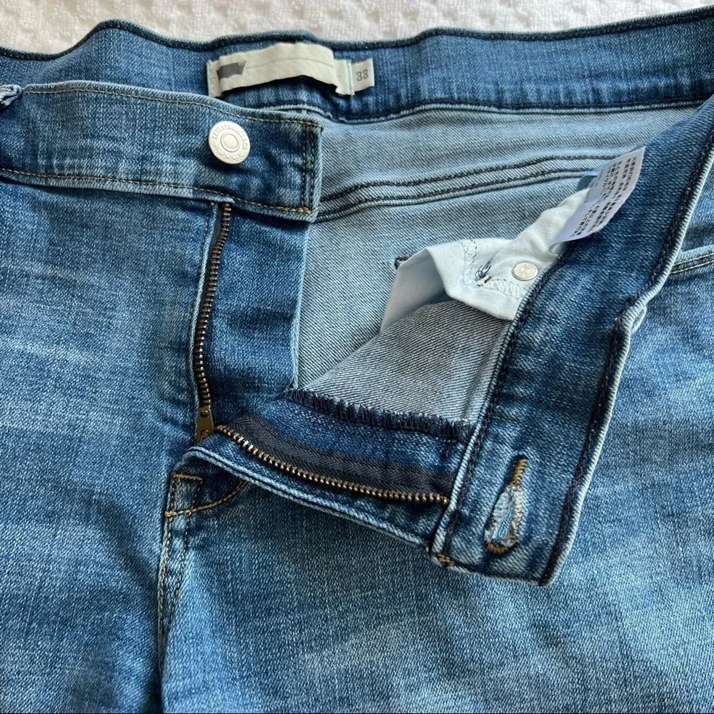 ! Levi’s woman’s denim shorts.